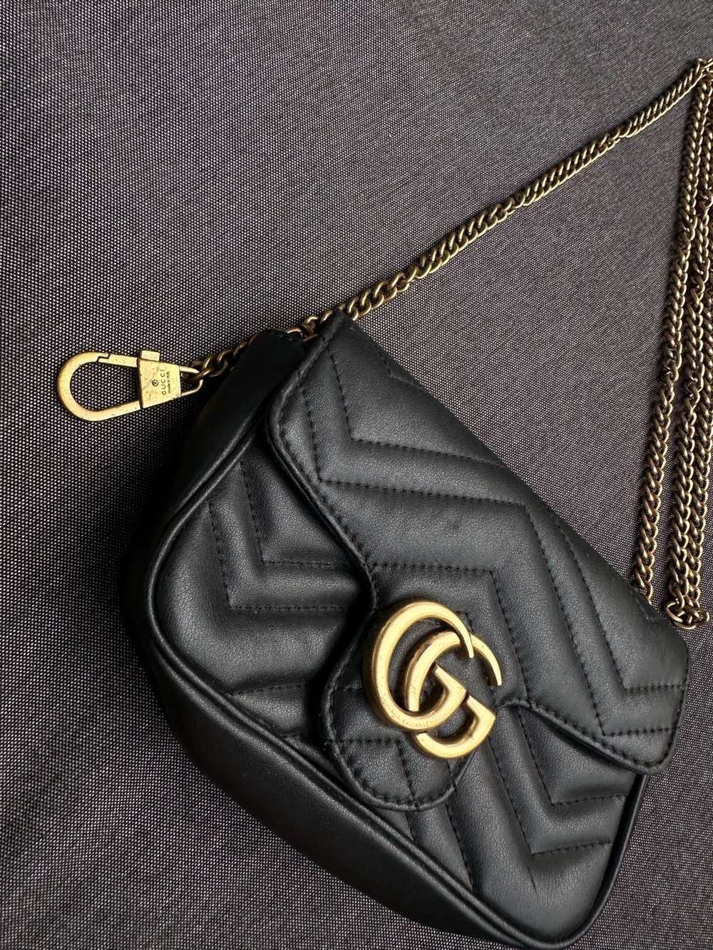 Gucci Black Leather Mini Shoulder Bag with Gold GG Hardware - Picture 4 of 17